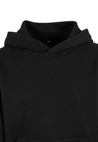 Sudadera negra con un gran bolsillo frontal, capucha con cordones y una textura suave de algodón. Presenta un diseño simple de un solo color.