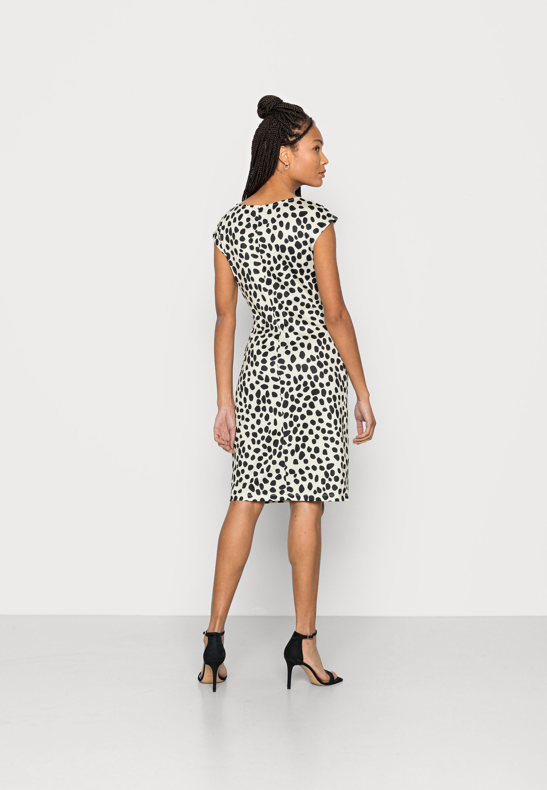 robe fourreau anna field