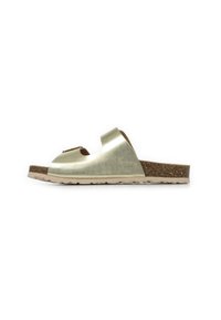 Sandal in metallo dorato con fodera in sughero, punta aperta e design a fascia larga. Presenta una parte superiore testurizzata e una suola curvata.