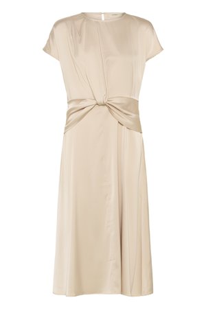 Beige szatén midi ruha rövid ujjakkal, kerek nyakkivágással és a deréknál összehúzott csavart résszel.