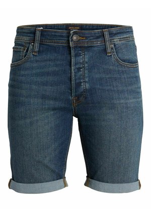 Ciemnoniebieskie szorty dżinsowe z podwiniętymi nogawkami, zapięciem na guzik, przednimi kieszeniami i szlufkami na pasek, oznaczone etykietą "Jack & Jones" w talii.
