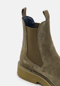 Steve Madden BRANTLEY - Kotníkové boty - olive