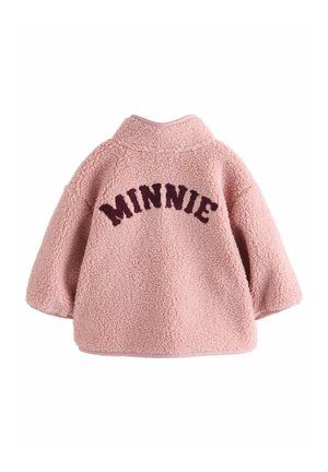 Pull en polaire rose avec un col montant, affichant le texte "MINNIE" en bourgogne foncé. Texture douce, manches surdimensionnées et bordure rose.