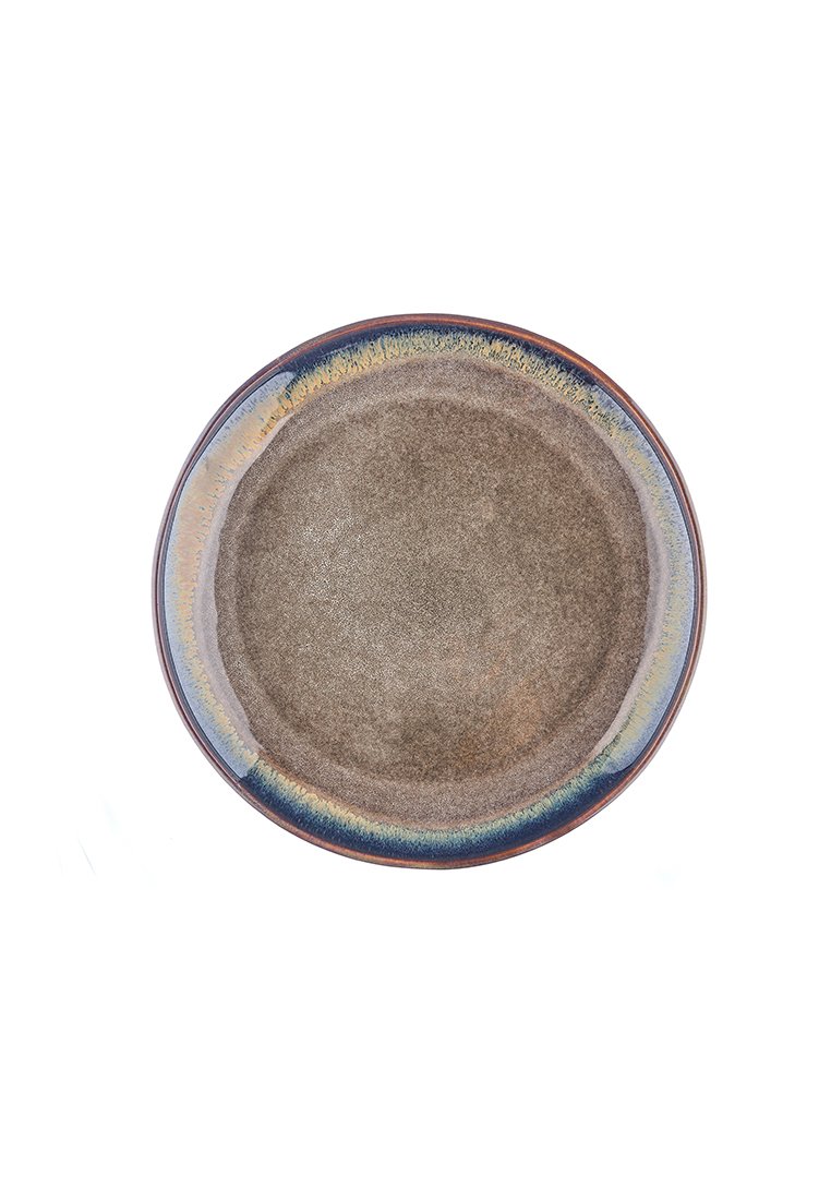 Ok okrągły talerz ceramiczny z textured brązowym wnętrzem, niebieskim i złotym wykończeniem przy krawędzi oraz gładką powierzchnią.