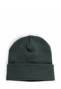 Tume roheline kootud müts, millel on voltidega äär ja sile tekstuur. Omab krooniosa, millel kulgeb õrn vertikaalne õmblus.