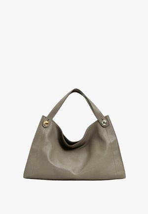 Borsa in pelle grigia con un design morbido e impegnato. Due manici con dettagli metallizzati nei punti di attacco. Texture liscia e forma minimalista.