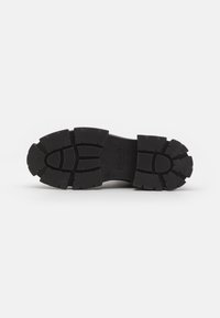 Steve Madden TANKER-M - Šněrovací kotníkové boty - dark grey/black