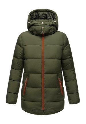 Gewatteerde groene jas met een afneembare capuchon, koperen ritsen, drukknoopsluiting en zijzakken. Soepele textuur met horizontale stiksels.
