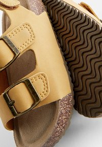 Next CUSHIONED DOUBLE BUCKLE TOUCH FASTENING STANDARD - Lær-at-gå-sko - yellow