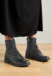 Botines con cordones - black