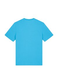 T-shirt bleu clair à manches courtes, fabriqué en coton doux, avec un col rond et un dos uni. Aucun motif ni accent visible.