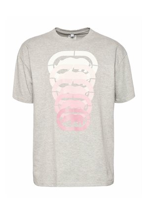 Lys grå bomulds t-shirt med et grafisk print i gradient pink nuancer af overlappende former. Rund hals, korte ærmer.