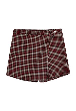 Shorts à carreaux avec un motif en grille rouge et noir, rehaussés d'accents bleu clair, fabriqués dans un tissu léger. Détail de bouton à la taille.