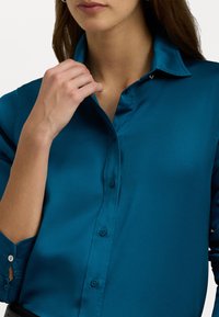 Lauren Ralph Lauren CLASSIC FIT SATIN CHARMEUSE SHIRT - Πουκαμίσα με κουμπιά - turquoise sky