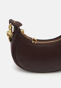 COACH JONIE BAG - Håndveske - maple