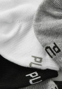 Three pairs of socks in white, gray, and black, featuring ribbed texture and contrasting "pld" logo accents in black and green.
