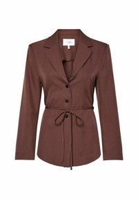 Bruine op maat gemaakte blazer met notch-lapels, drie zwarte knopen aan de voorkant en een dunne zelfstrikriem in de taille.