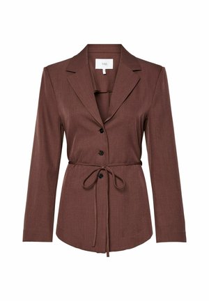 Brun skräddarsydd blazer med notch-lapel, tre svarta knappar framtill och ett tunt självknutet bälte i midjan.