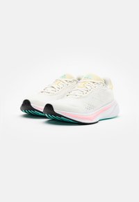 adidas Performance RESPONSE SUPER  - Katujuoksukengät - off white/zero metallic/almost yellow