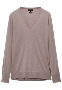 Pull à manches longues en V en tissu mauve doux, avec une coupe décontractée, des poignets côtelés et un ourlet droit avec des fentes latérales.