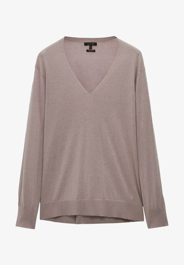 Pull à manches longues en V en tissu mauve doux, avec une coupe décontractée, des poignets côtelés et un ourlet droit avec des fentes latérales.