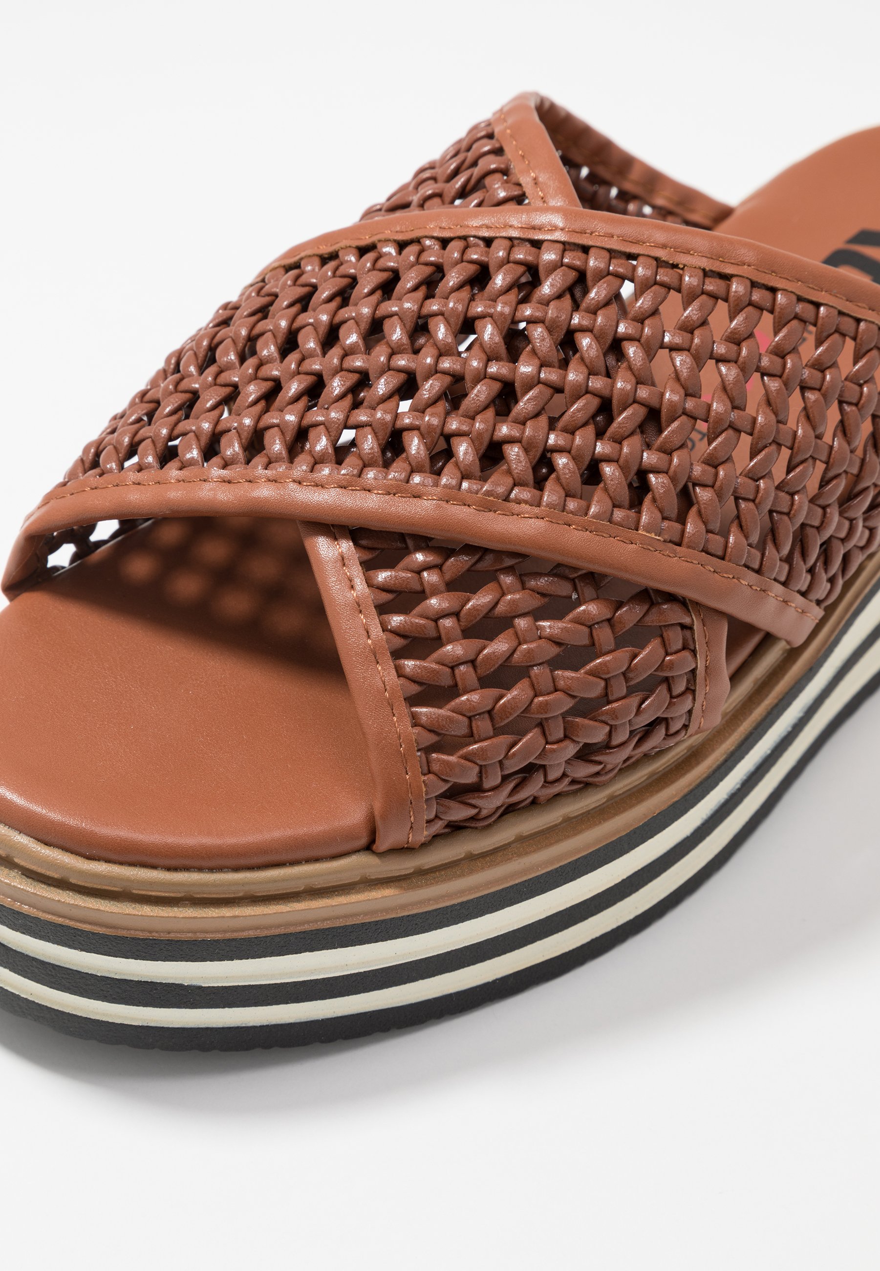 mules xti