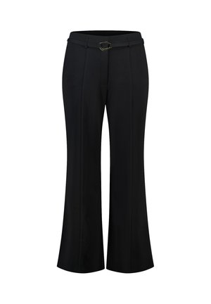 Pantalon noir à jambes larges avec une texture lisse, doté d'une taille ajustée, d'une ceinture avec une boucle dorée, et de plis marqués pour un look élégant.