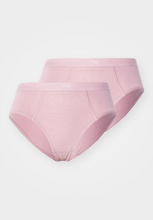 Deux paires de culottes en coton rose clair avec une texture lisse, une taille élastique avec logo, et un design couvrant standard.