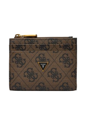 Portacarte Guess marrone strutturato con motivo monogramma nero, cerniera dorata e targhetta logo triangolare centrata sul davanti.
