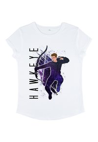 Bílý tričko s grafikou postavy s lukem a šípem, obklopené fialovým rozstřikem. Text "HAWKEYE" tučnými černými písmeny.