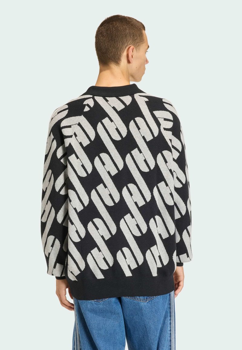 Maglione nero e grigio con motivo a catena, dalla vestibilità rilassata e maniche lunghe, realizzato in morbido tessuto lavorato a maglia strutturato.