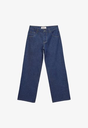 Blå denimjeans med raka ben, framknäppning och dragkedja, två framfickor och bälteshällor.