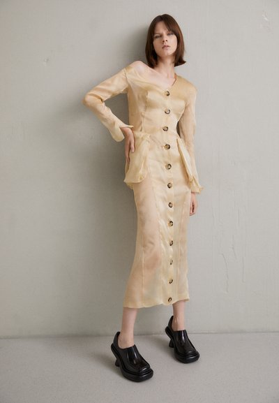 A.W.A.K.E. MODE OFF SHOULDER ORGANDY WITH POCKETS - Robe de soirée - beige