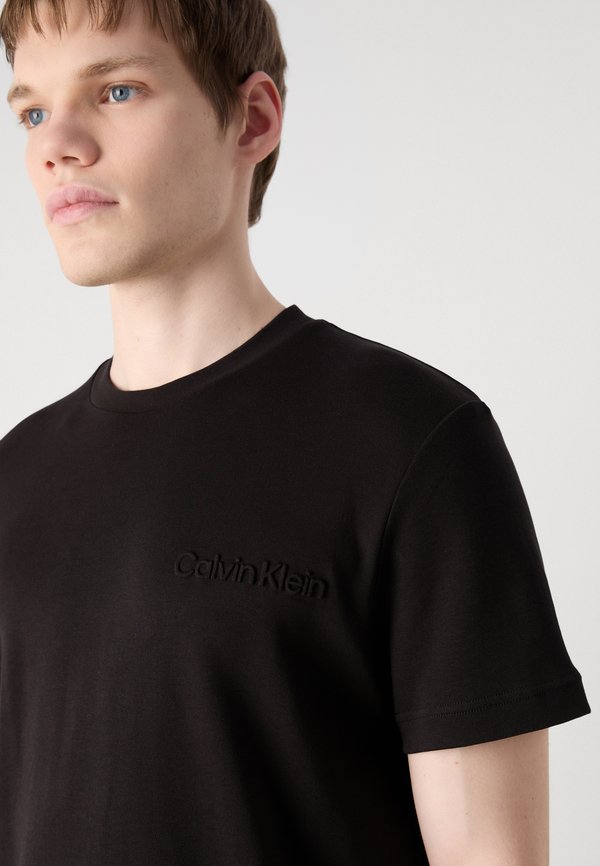 EMBOSSED LOGO - Basic T-shirt3