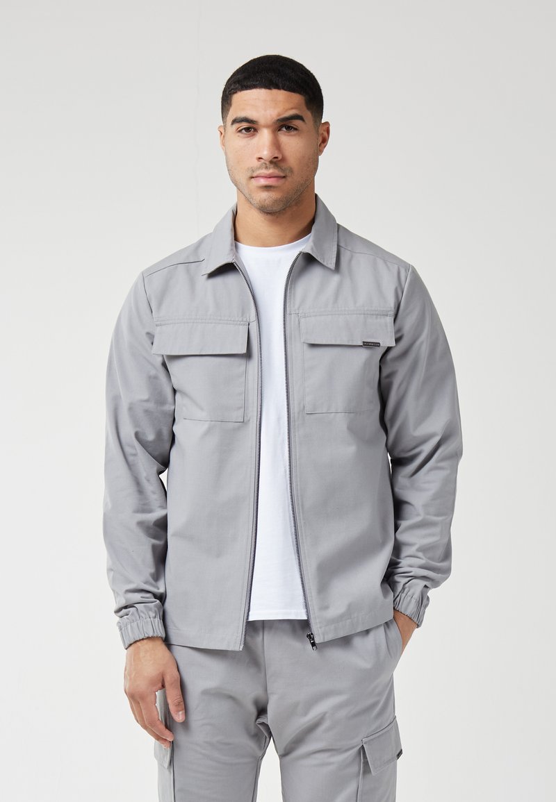 CLOSURE London SMART UTILITY OVERSHIRT jasnoszary