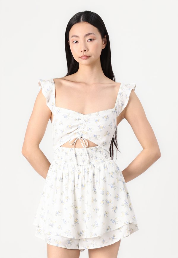 FLUTTER SLEEVE CUT OUT ROMPER - Jumpsuit - macaron3