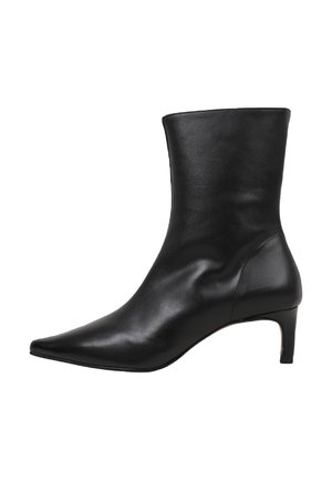 HUNE, BESPOKE - Botines - black