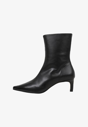 HUNE, BESPOKE - Botines - black