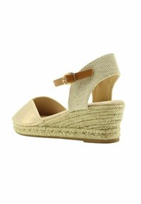 Merisell Cuñas - gold coloured