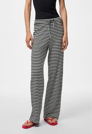 PCLAYA WIDE - Hlače - black/white