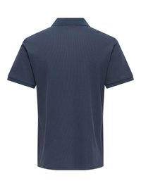 Polo bleu marine à manches courtes avec col, vu de dos, présentant un tissu texturé et un ourlet droit.