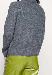 JDY Strickpullover - mottled dark grey
