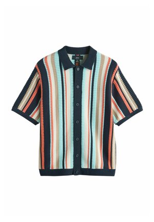 Trumpomis rankovėmis megzta palaidinė su sagutėmis, vertikaliomis juostomis tamsiai mėlynos, šviesiai mėlynos, smėlio ir oranžinės spalvų.