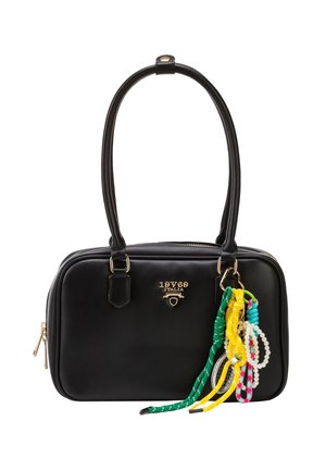 Zwarte rechthoekige handtas met dubbele handvatten, gouden rits, 19V69 Italia-logo en kleurrijke gevlochten sleutelhangers met kralen bevestigd aan één handvat.