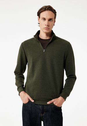 HALF ZIPPERED - Stickad tröja - green