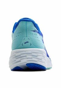 Niebieskie i turkusowe buty biegowe z teksturowanym siateczkowym wierzchem, wyściełanym kołnierzem oraz grubą białą podeszwą środkową. Wyraźne logo na pięcie i podeszwa zapewniająca przyczepność.