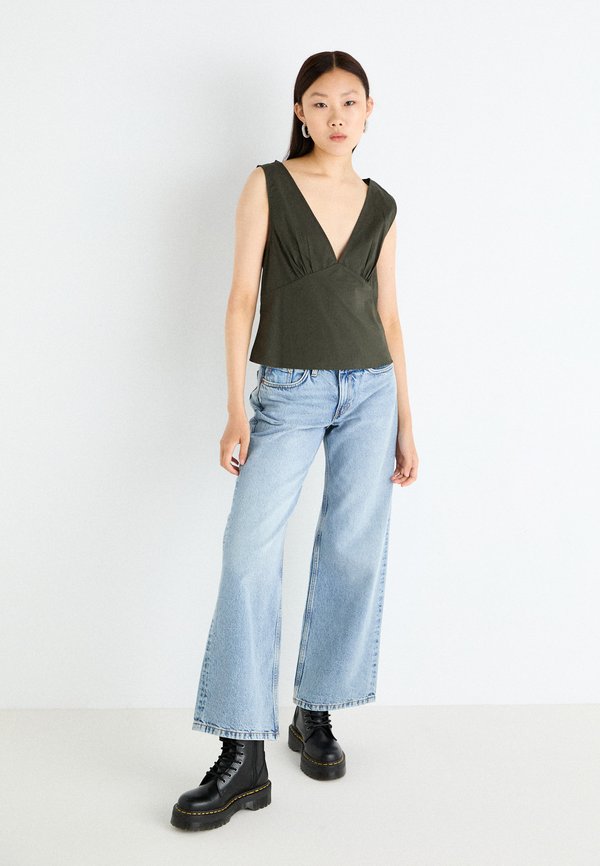 SLEEVELESS V NECK  - Blouse2