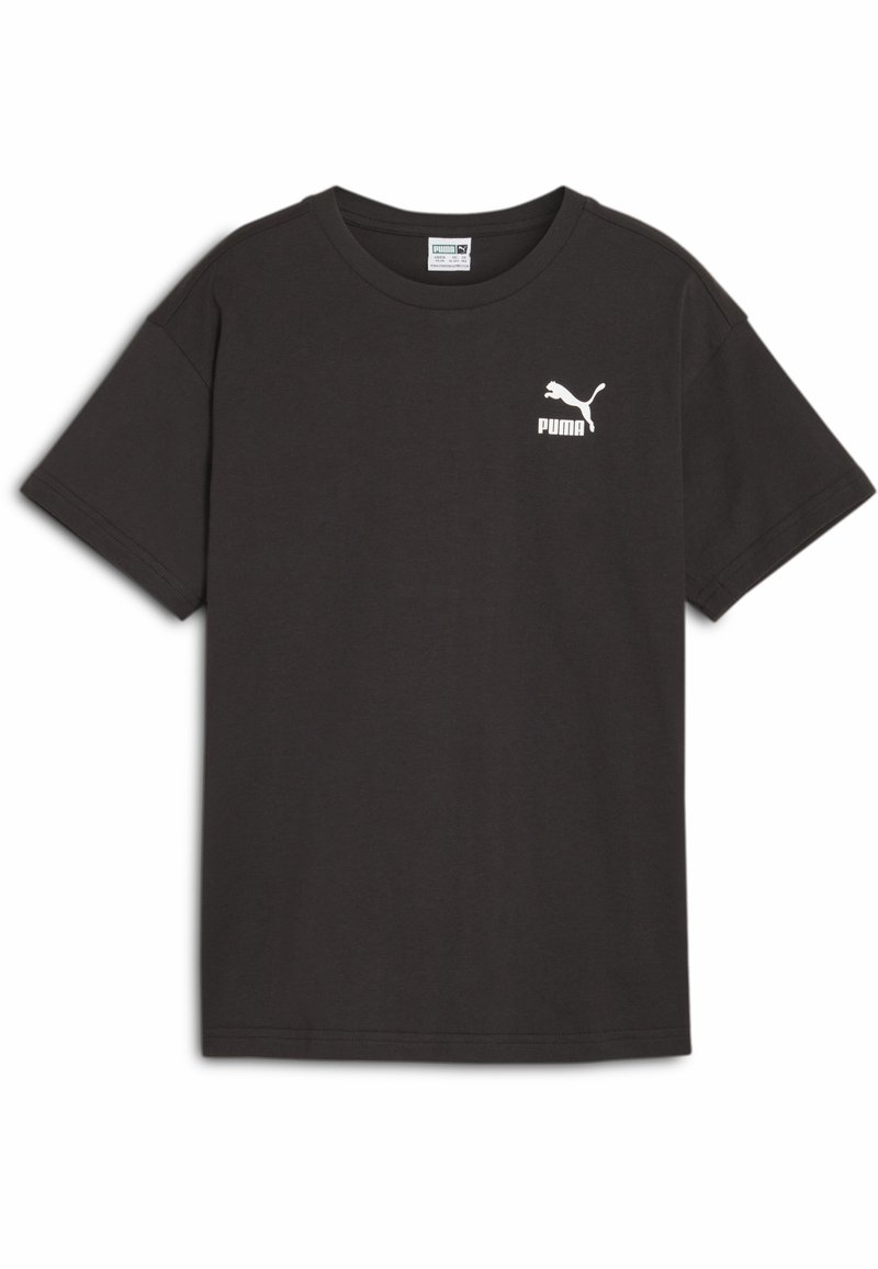 Sort bomulds-T-shirt med korte ærmer, med et hvidt Puma-logo på venstre bryst. Klassisk rundhalset design.