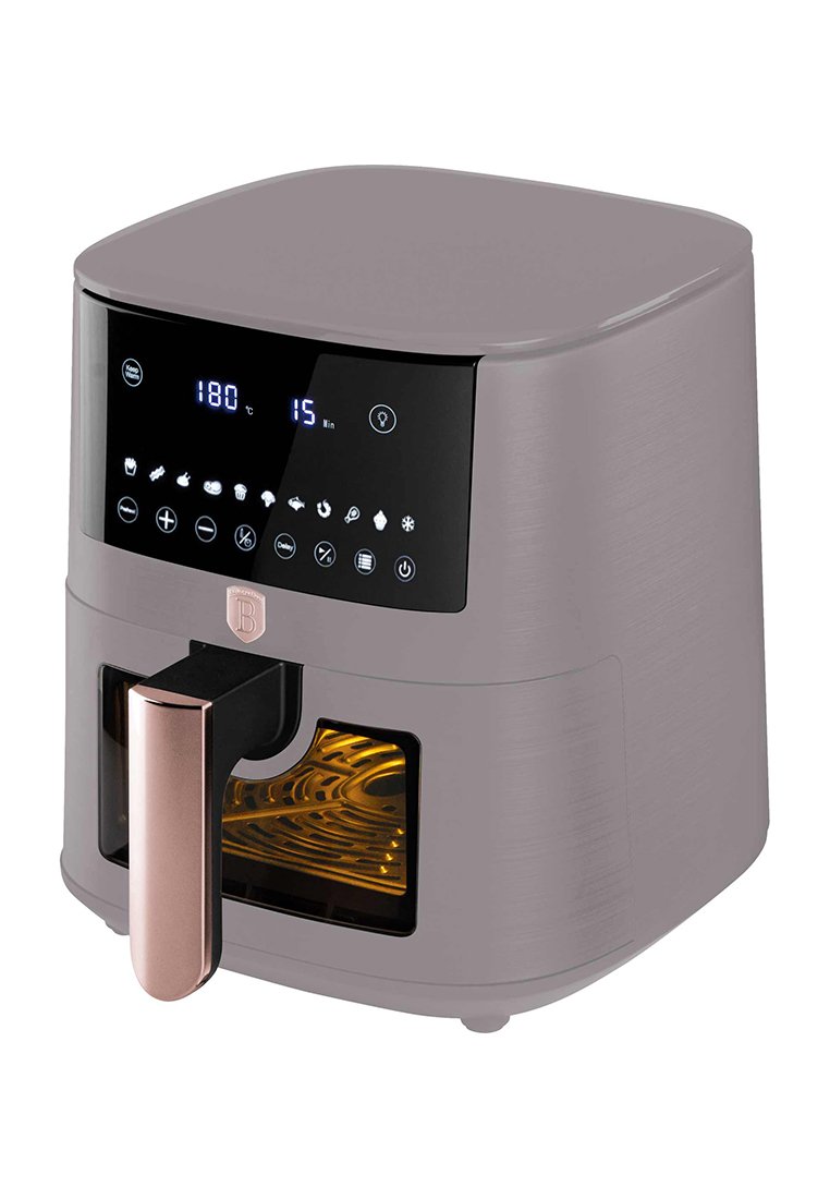 Friteuse à air avec un design carré, extérieur gris métallique, panneau de contrôle numérique, écran d'affichage et poignée rose doré, dotée d'une fenêtre transparente.