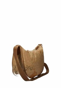 Borsa a spalla color cammello con motivo mappa, texture liscia e tracolla in pelle. Caratterizzata da una chiusura con zip e forma arrotondata con dettagli di cucitura discreti.